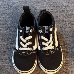Vans Kids Black and White Low Top Skate Sneakers Toddler Sz 9